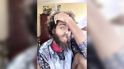 Dashing guy with a sexy beard does a juicer review