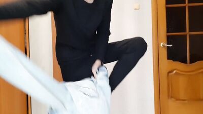 Perverted guy jerks off and jizzes all over his sandwich