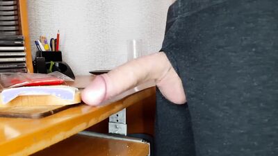 Perverted guy jerks off and jizzes all over his sandwich