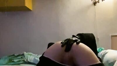 Masked guy shows his bubble butt and pushes sex toy in there
