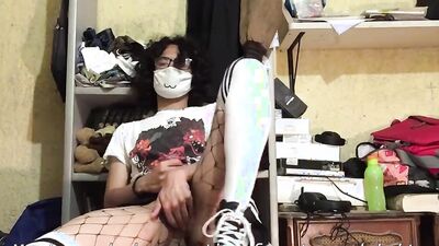 Femboy shows off and fails to get a dildo on his ass ú-ù