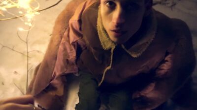 Femboy kneels on his boyfriend and blows him in the park