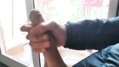 Dude is filming his long pecker while squeezing it in the morning
