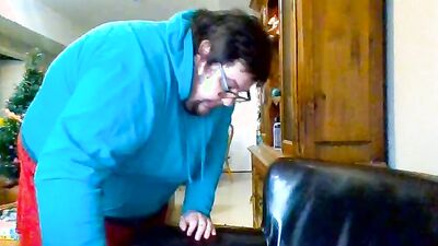 Balls Went from Extremely Itchy Filled up 'n Busting Large Sperm Load onto Leather Chair???????? Pissing