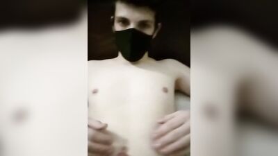 I'm a boy here who masturbates a lot, plays with a hole and shows his body.