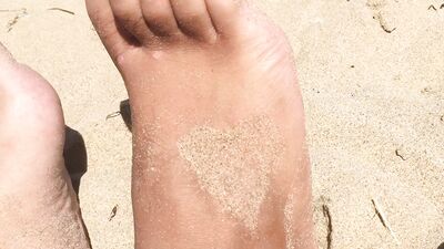 Kinky lad is filming his feet while chilling on the beach