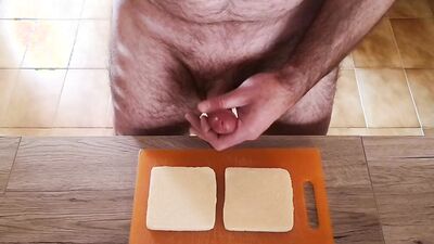 Cicci77 prepares sandwiches with sperm for his friends !!