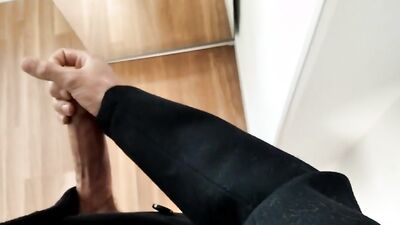 Amateur bloke is jerking off in front of the mirror