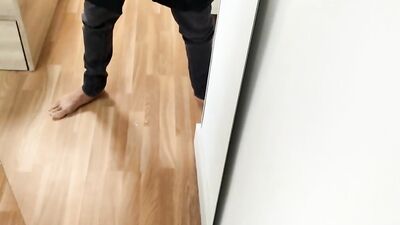 Amateur bloke is jerking off in front of the mirror