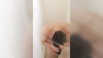 Longhaired amateur chap is filming himself naked while taking a shower