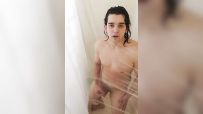 Longhaired amateur chap is filming himself naked while taking a shower