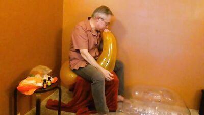 Perverted grandpa is playing with a balloon in his solo video