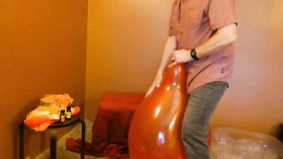 Perverted grandpa is playing with a balloon in his solo video