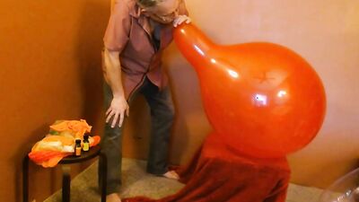 Perverted grandpa is playing with a balloon in his solo video