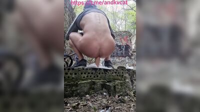 Amateur chap is rising big dildo deep inside the forest