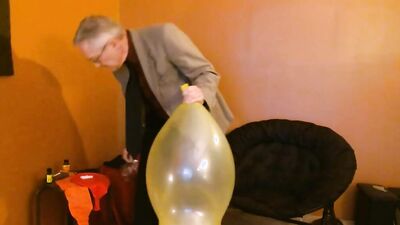 Perverted amateur grandpa playas with a balloon in his solo performance