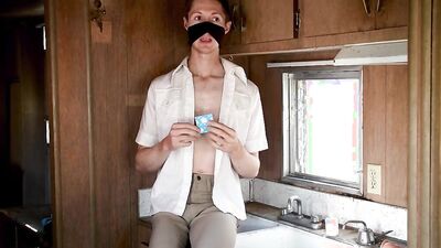 Amateur bloke is playing with a pecker in this solo video