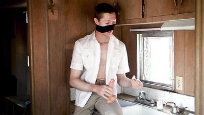 Amateur bloke is playing with a pecker in this solo video