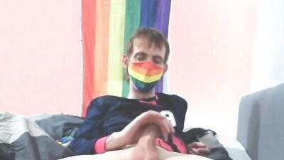 Masked chap is stroking his big dick in this homemade video