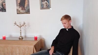 Horny Andy Taylor is filming his homemade ass teasing action
