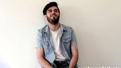 Bearded amateur bloke is jerking his willy in front of the camera