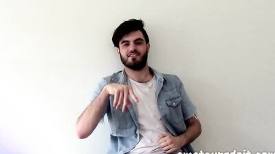 Bearded amateur bloke is jerking his willy in front of the camera