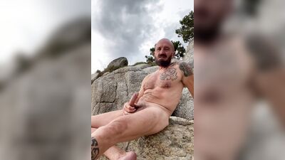 Bearded amateur bloke is jerking his cock out in the open