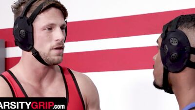 Dude shoves his BBC into mate's ass after the workout