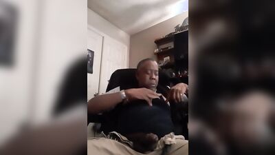 Amateur bloke is flashing his BBC in this homemade video