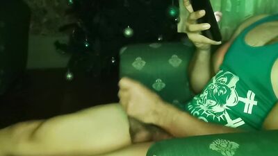 Amateur dude is jerking off in front of the camera