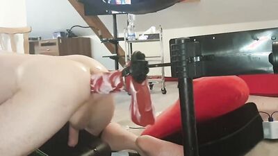 Horny dude gets his hole destroyed with a mechanical dildo
