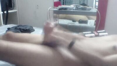 Homemade video of a chap stroking a prick with a gummy puss