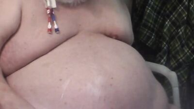 Amateur fat chap is enjoying in his performance in front of the cam