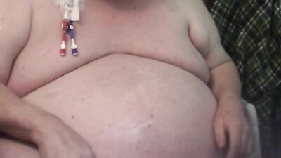 Amateur fat chap is enjoying in his performance in front of the cam