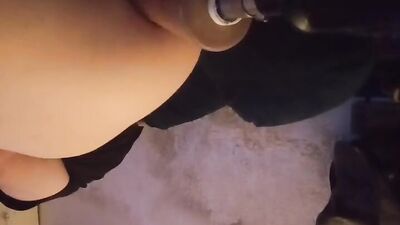 Close-up chap gets his hole drilled with a mechanical dildo
