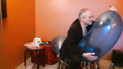 Amateur perverted stepdad is playing with a huge blue balloon