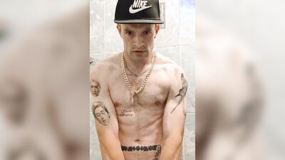 Amateur bloke is working out and jerking off in front of the cam