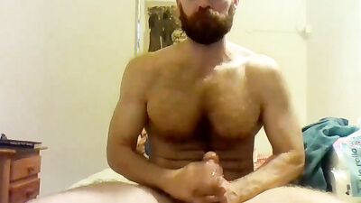 Beefed bearded bloke is masturbating in front of the cam