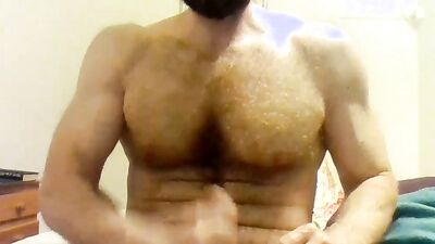 Beefed bearded bloke is masturbating in front of the cam