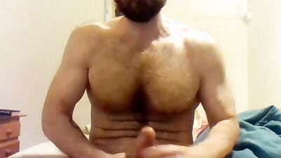 Beefed bearded bloke is masturbating in front of the cam
