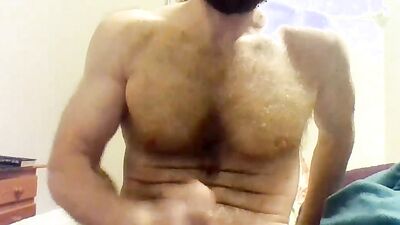 Beefed bearded bloke is masturbating in front of the cam
