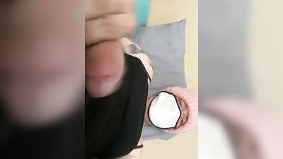 Close-up footage of amateur chap jerking his pecker
