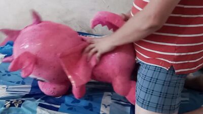 Pervertes bloke is rubbing his hard pecker on a pinky dinosaur