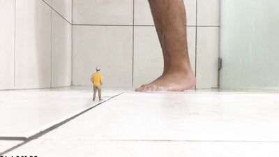 Amateur gay fellow is flashing his feet while taking a hot shower
