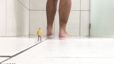 Amateur gay fellow is flashing his feet while taking a hot shower
