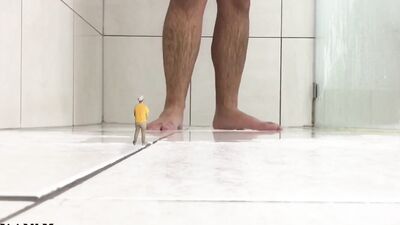 Amateur gay fellow is flashing his feet while taking a hot shower