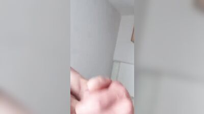 Amateur bearded bloke is jerking off in front of the phone