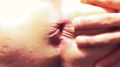 Amateur gay chap plays with his hole in front of the phone