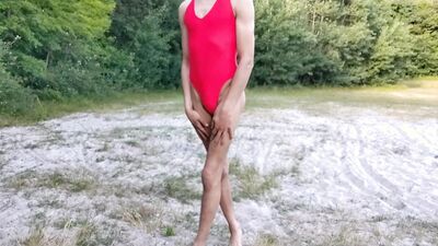 Amateur sissy is flashing his butt cheeks out in the open