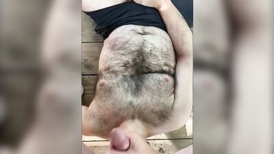 Amateur bear gets his salad tossed by a perverted neighbor